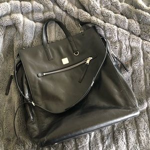 MCM klassik tote in crushed leather
